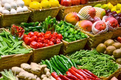 Dünyada gıda fiyatları düşüyor: Türkiye’de zamlar hız kesmiyor!