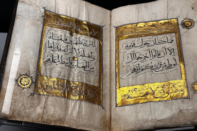 BURSA TÜRK İSLÂM ESERLERİ MÜZESİNDE SERGİLENEN KUR'AN-I KERİMLERİ BEKLİYOR.