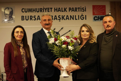 Chp Orhangazi İlçe başkanlığı Chp Bursa İl başkanı Nihat Yeşiltaş'a Hayırlı olsun ziyaretinde bulundu