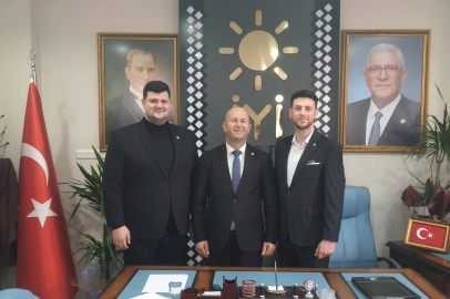 İyi parti Orhangazi'de Gençlik Kolları bayrak değişimi.