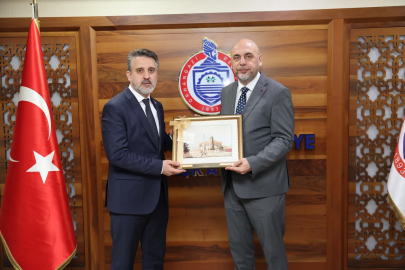 Bursa Büyükşehir Belediyesi Başkan Vekili Şahin Diba Orhangazi Belediyesini ziyaret etti.