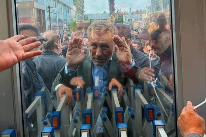Halkevleri Orhan Sarıbal'ı ihraç ediyor.