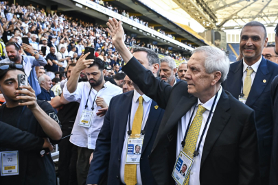 Resmi olmayan sonuçlara göre Aziz Yıldırım yeniden başkan. "Kazanan Fenerbahçe'dir"